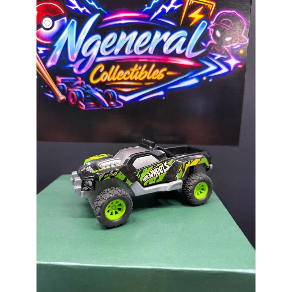 Hot Wheels Off-Road Trophy Truck Black Silver Neon Green Diecast 1:64 Scale